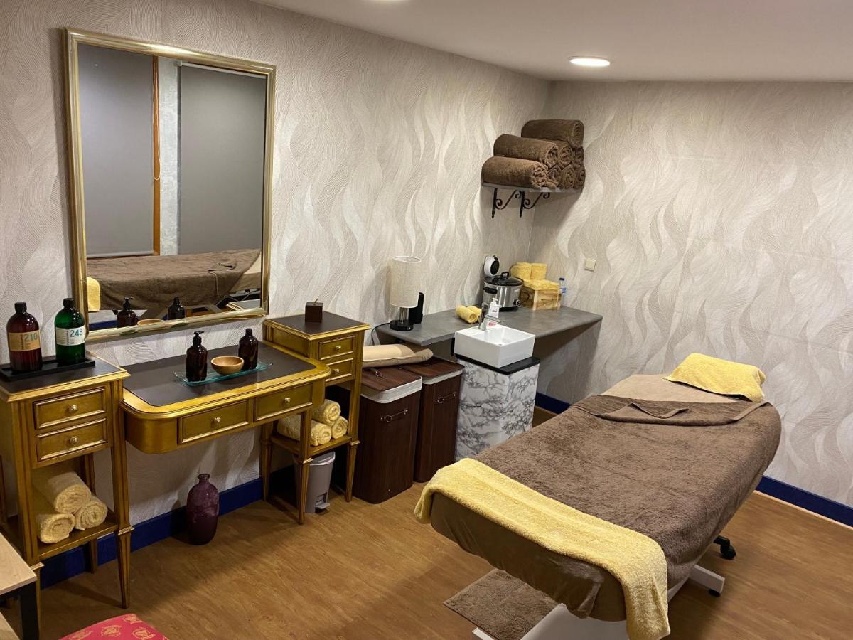فندق يوروستارز أراغواني سانتياغو دي كومبوستيلا المظهر الخارجي الصورة A treatment room at a spa