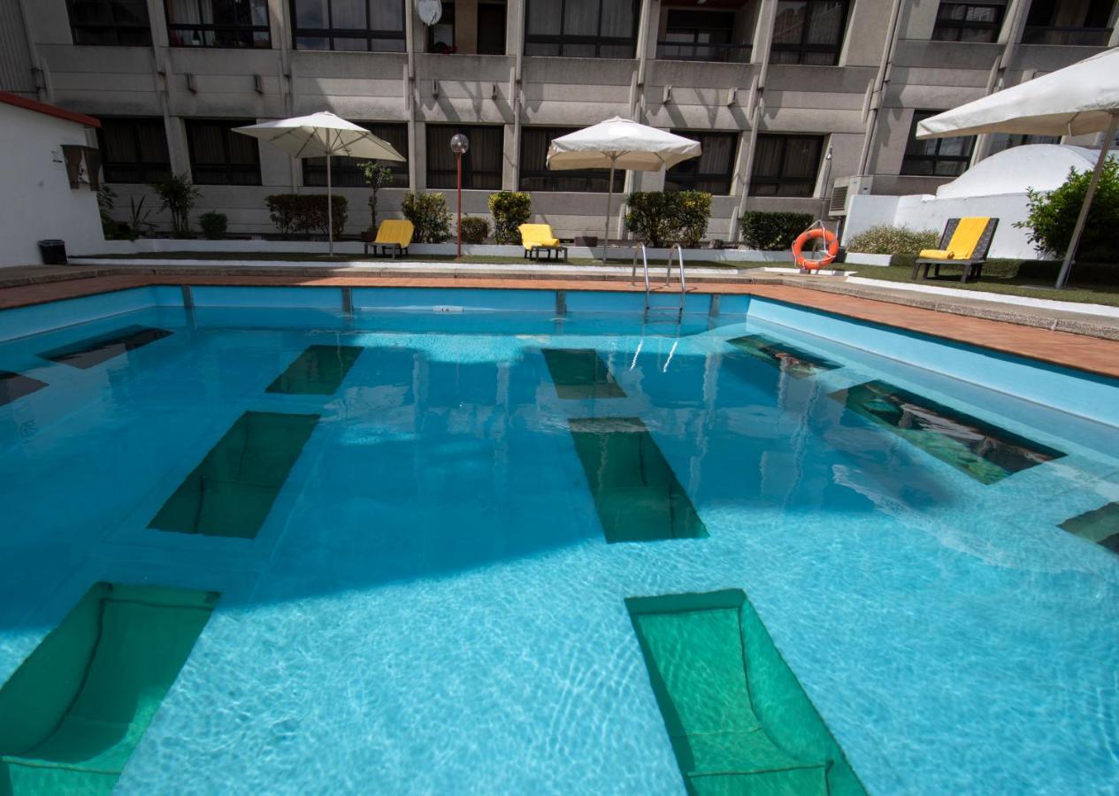 فندق يوروستارز أراغواني سانتياغو دي كومبوستيلا المظهر الخارجي الصورة Swimming pool