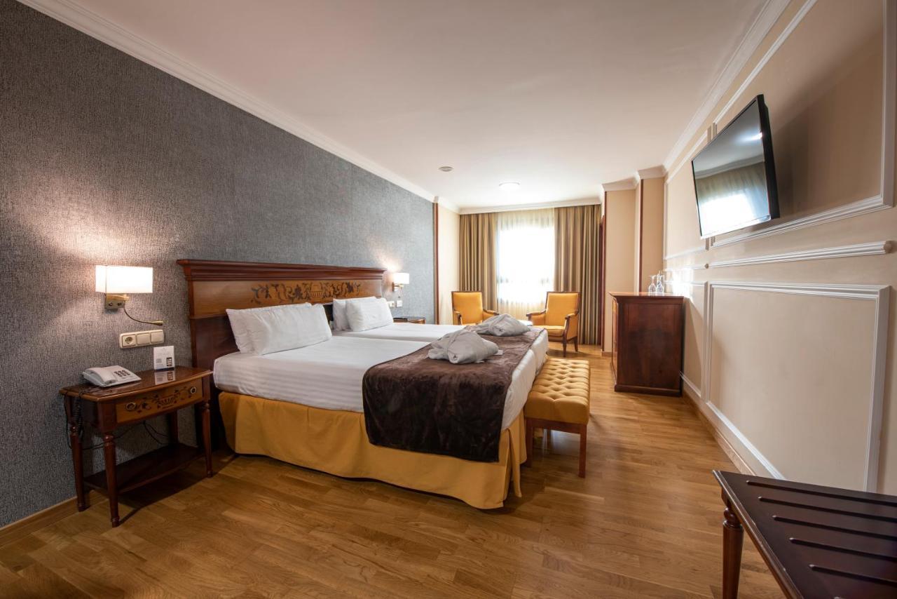فندق يوروستارز أراغواني سانتياغو دي كومبوستيلا المظهر الخارجي الصورة A room at the hotel