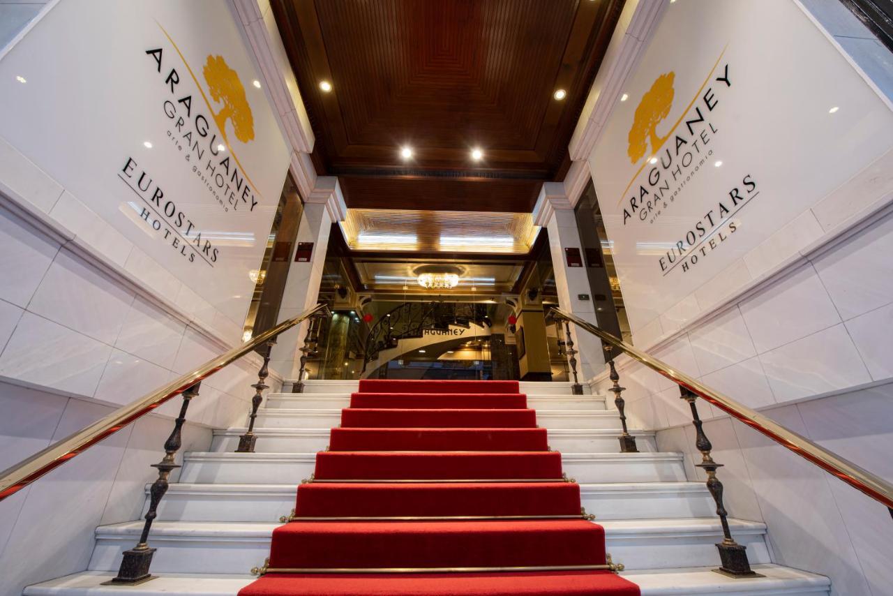 فندق يوروستارز أراغواني سانتياغو دي كومبوستيلا المظهر الخارجي الصورة Entrance to the hotel