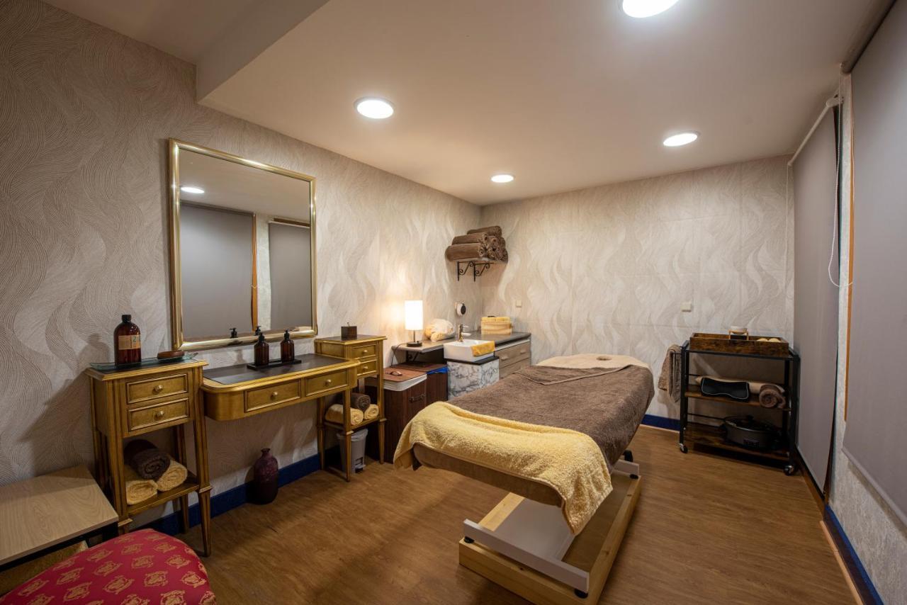 فندق يوروستارز أراغواني سانتياغو دي كومبوستيلا المظهر الخارجي الصورة A treatment room at a spa