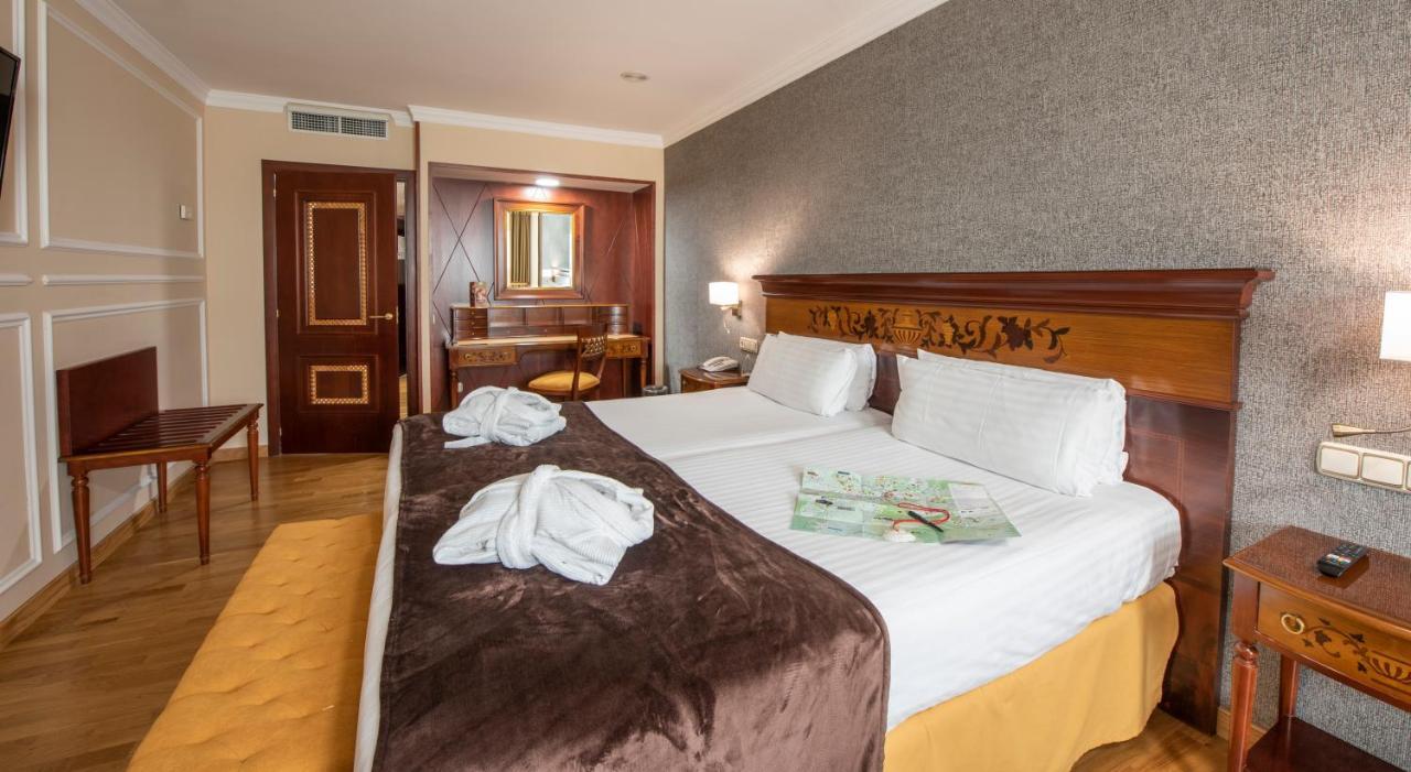 فندق يوروستارز أراغواني سانتياغو دي كومبوستيلا المظهر الخارجي الصورة A room at the hotel
