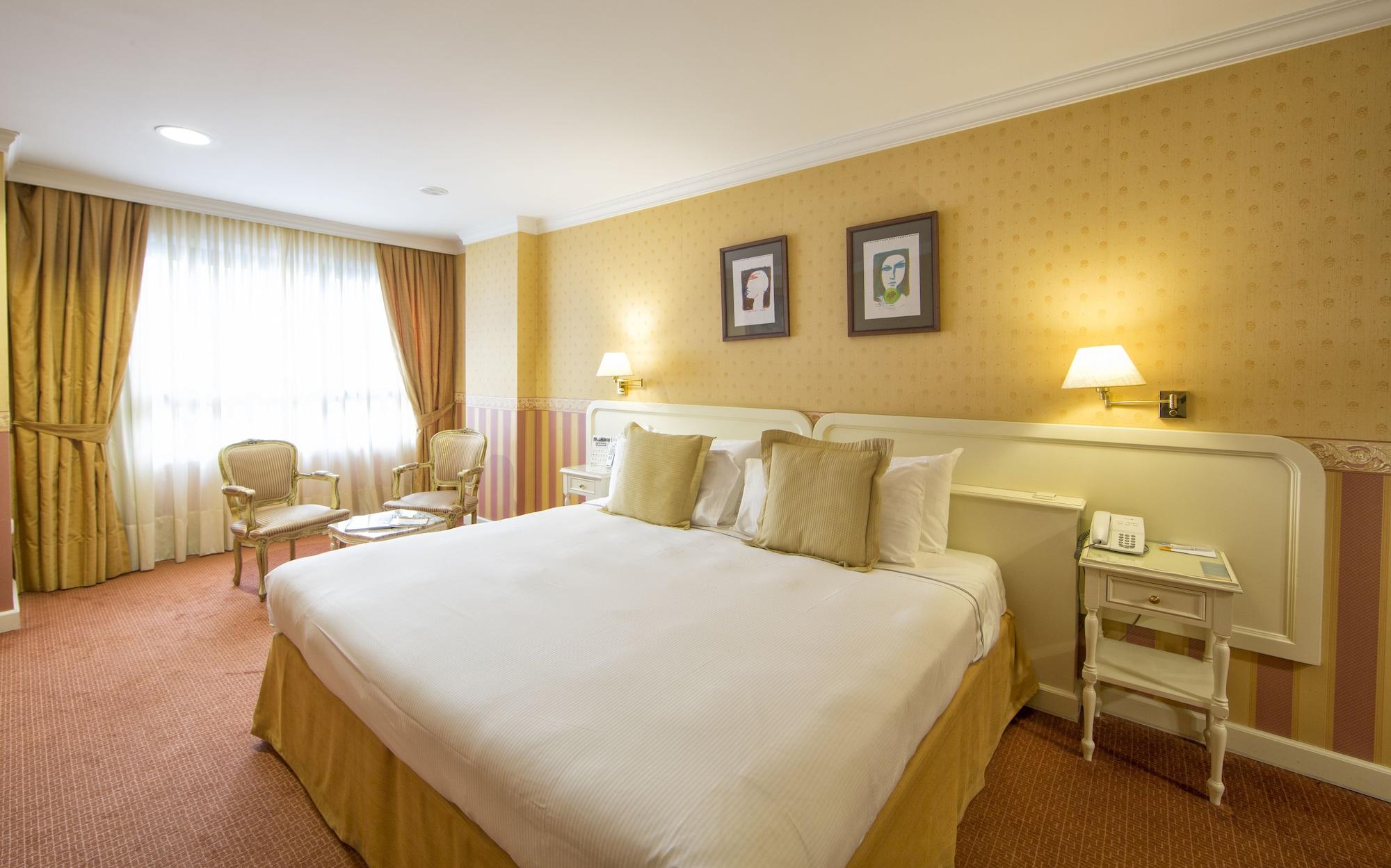 فندق يوروستارز أراغواني سانتياغو دي كومبوستيلا المظهر الخارجي الصورة A room at the hotel