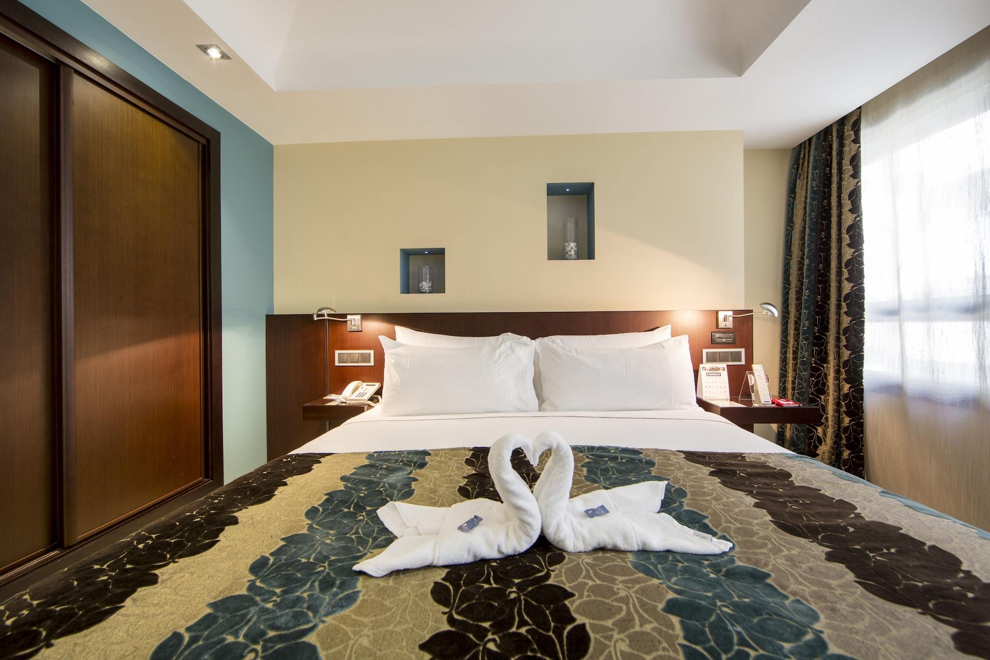 فندق يوروستارز أراغواني سانتياغو دي كومبوستيلا المظهر الخارجي الصورة A bedroom at the hotel