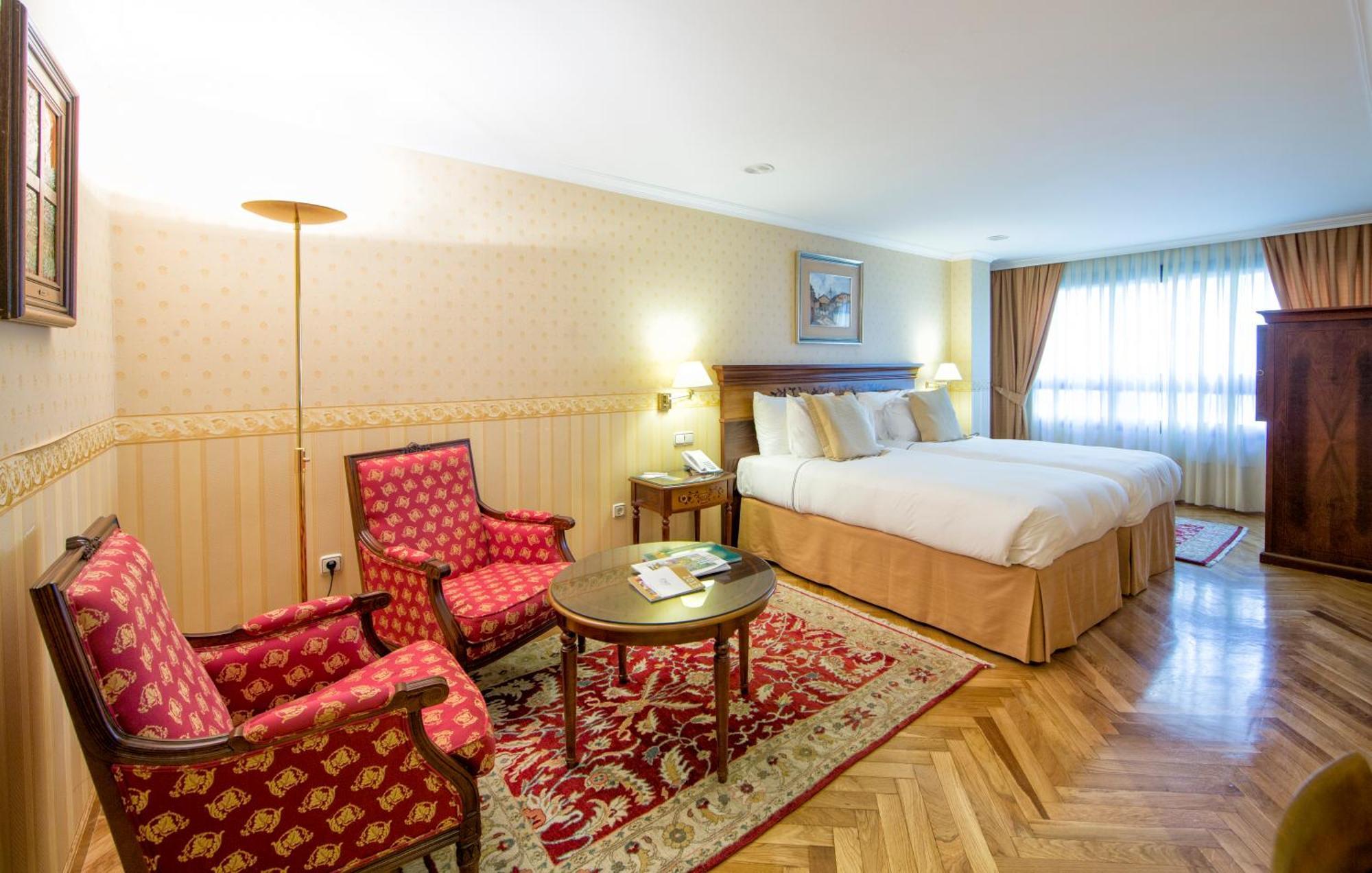 فندق يوروستارز أراغواني سانتياغو دي كومبوستيلا الغرفة الصورة A room at the hotel