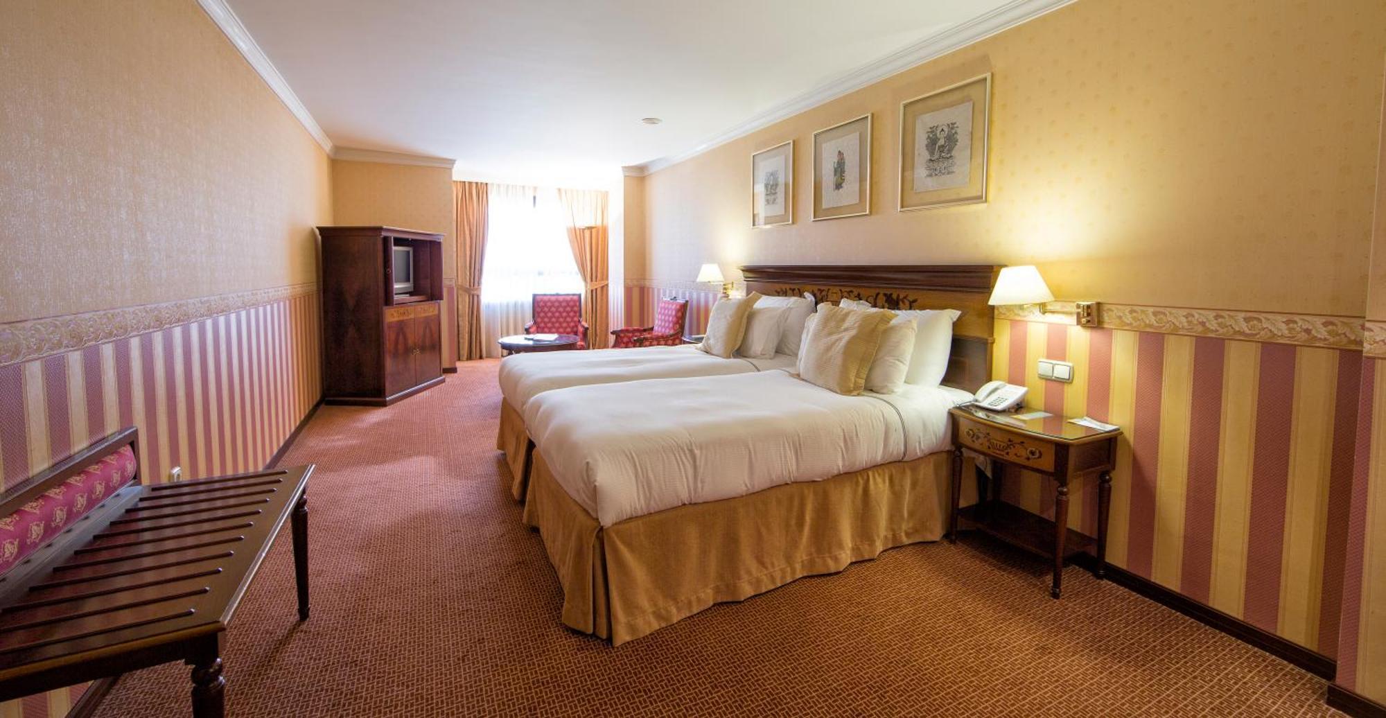 فندق يوروستارز أراغواني سانتياغو دي كومبوستيلا الغرفة الصورة A room at the hotel